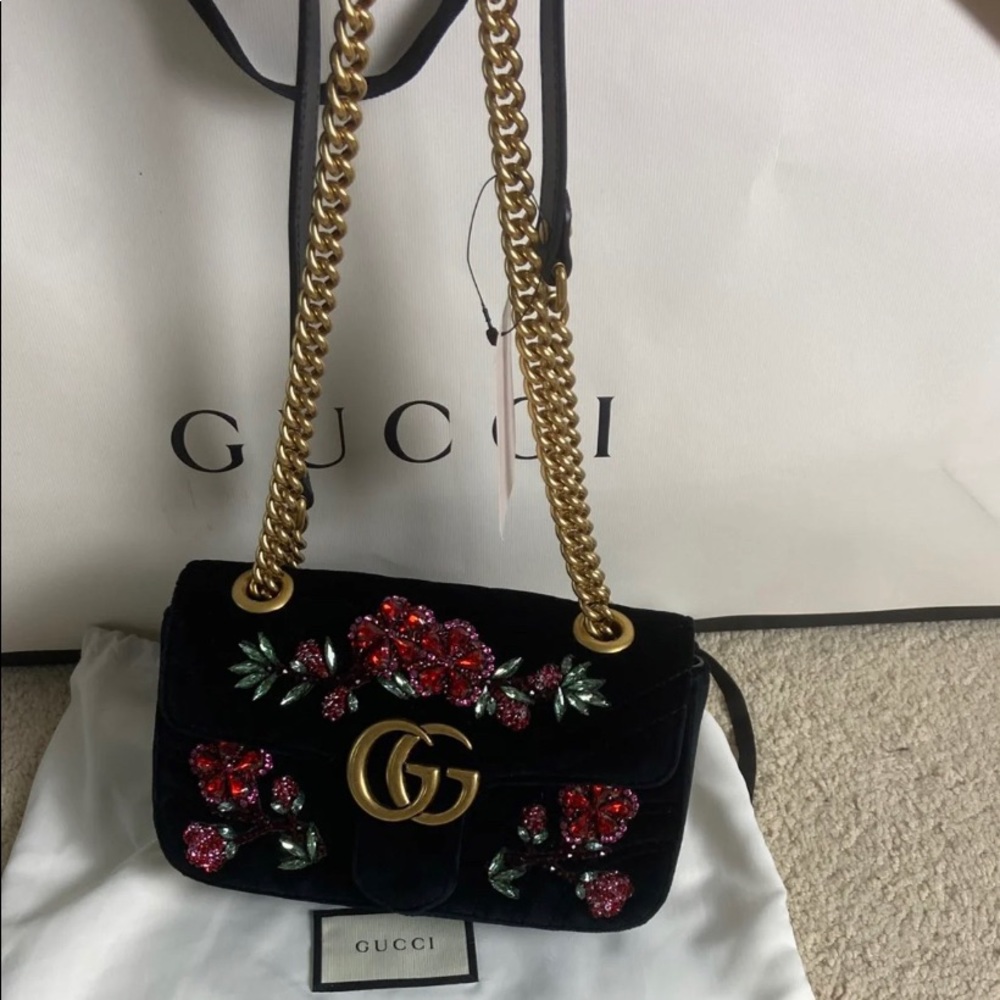 GUCCI
GG Marmont small crystal velvet shoulder bag - Picture 3 of 9